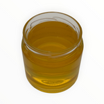 Bienenprodukte Shop Akazienhonig im offenen Glas mit goldgelber, klarer Konsistenz