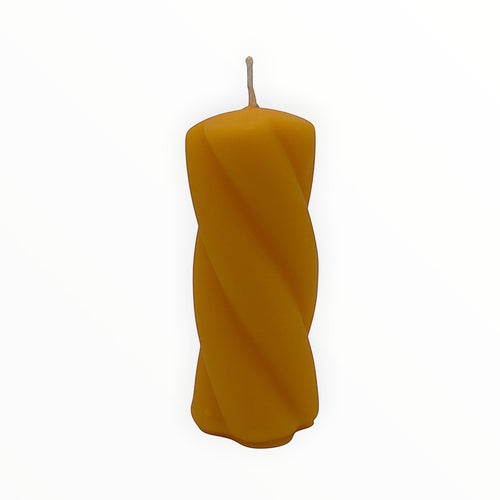 Bienenprodukte Shop Stumpenkerze aus 100% natürlichem gelbem Bienenwachs mit eleganter Spiraloptik